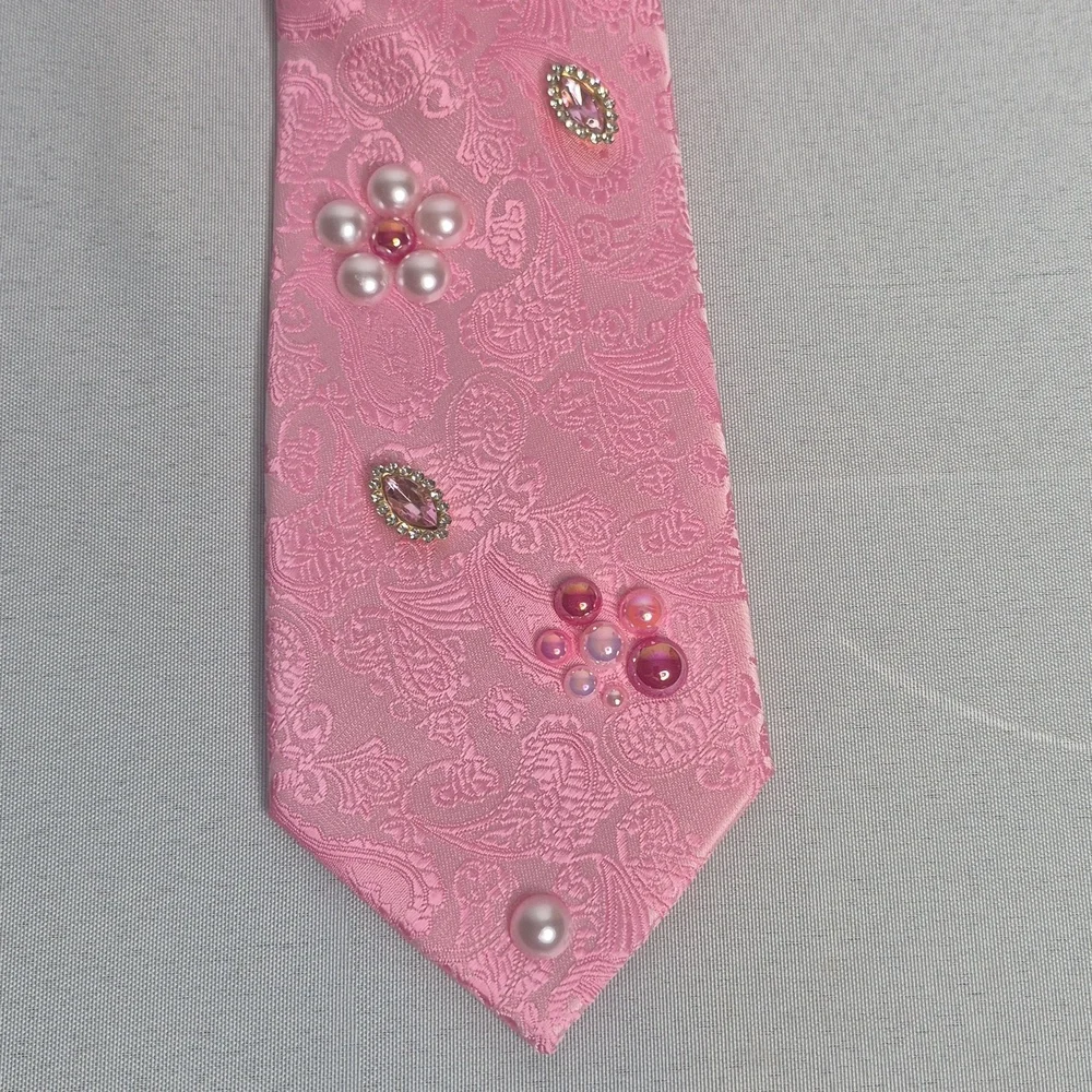 Handcrafted Luxury Fashion Necktie Necklace 📿 (PINKY PROMISE)